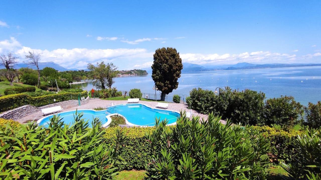 Front Lake Amazing View Manerba del Garda Extérieur photo