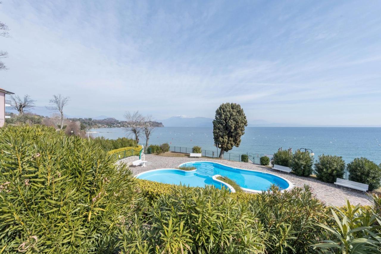 Front Lake Amazing View Manerba del Garda Extérieur photo