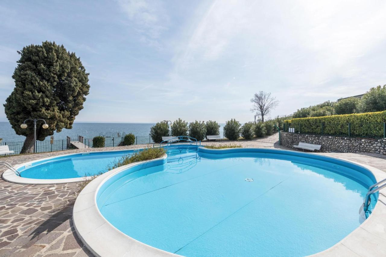 Front Lake Amazing View Manerba del Garda Extérieur photo