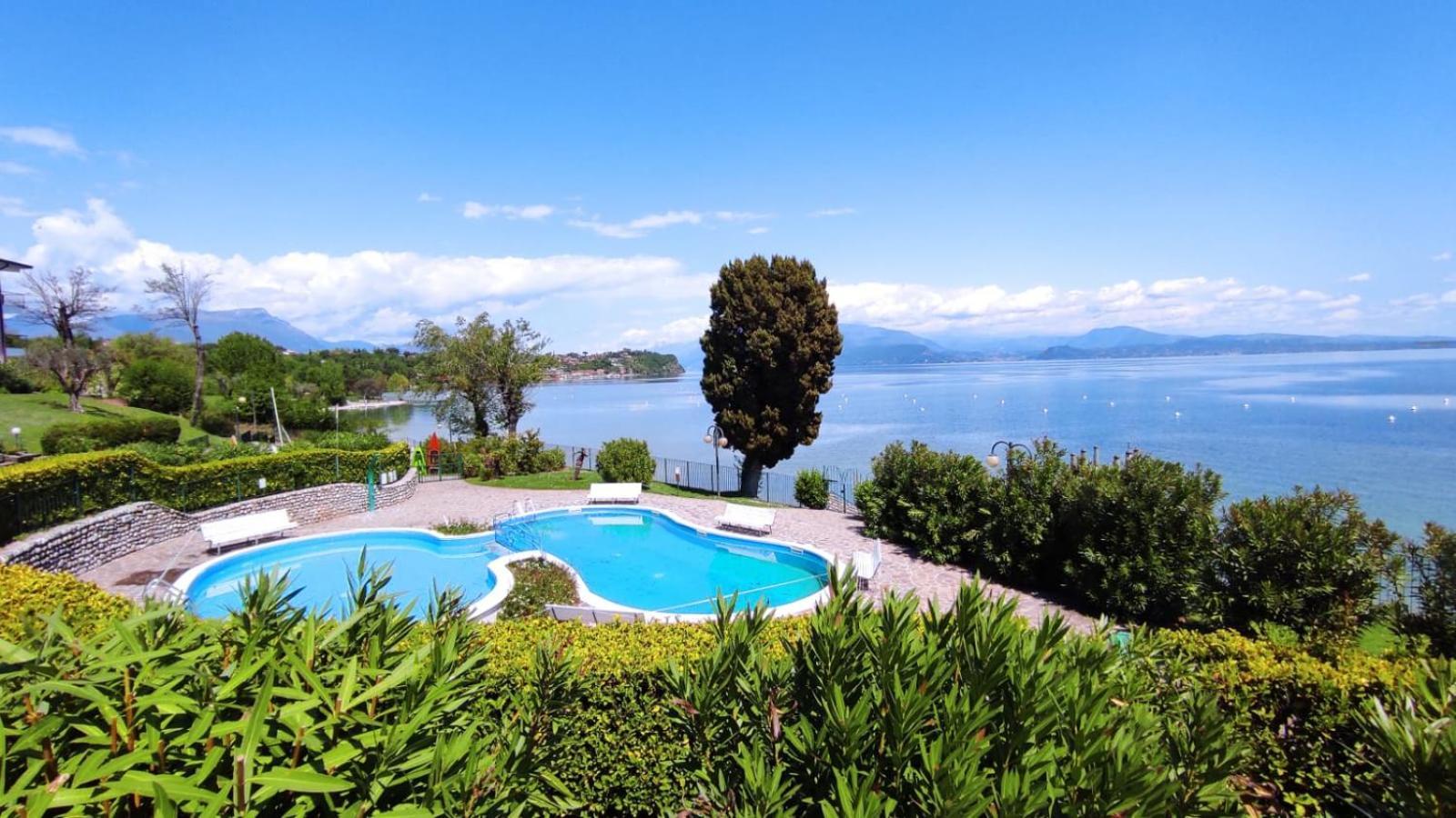 Front Lake Amazing View Manerba del Garda Extérieur photo