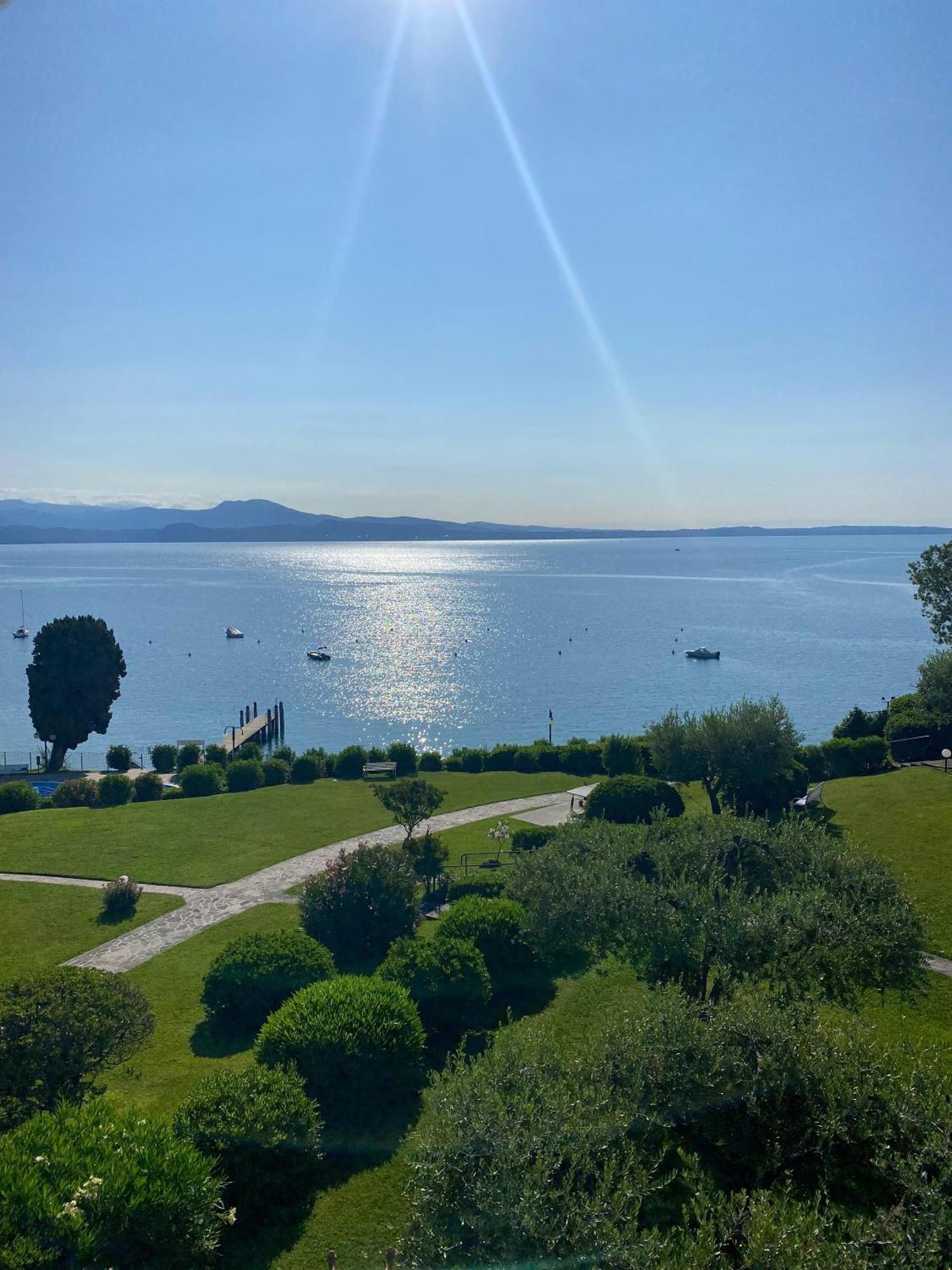 Front Lake Amazing View Manerba del Garda Extérieur photo