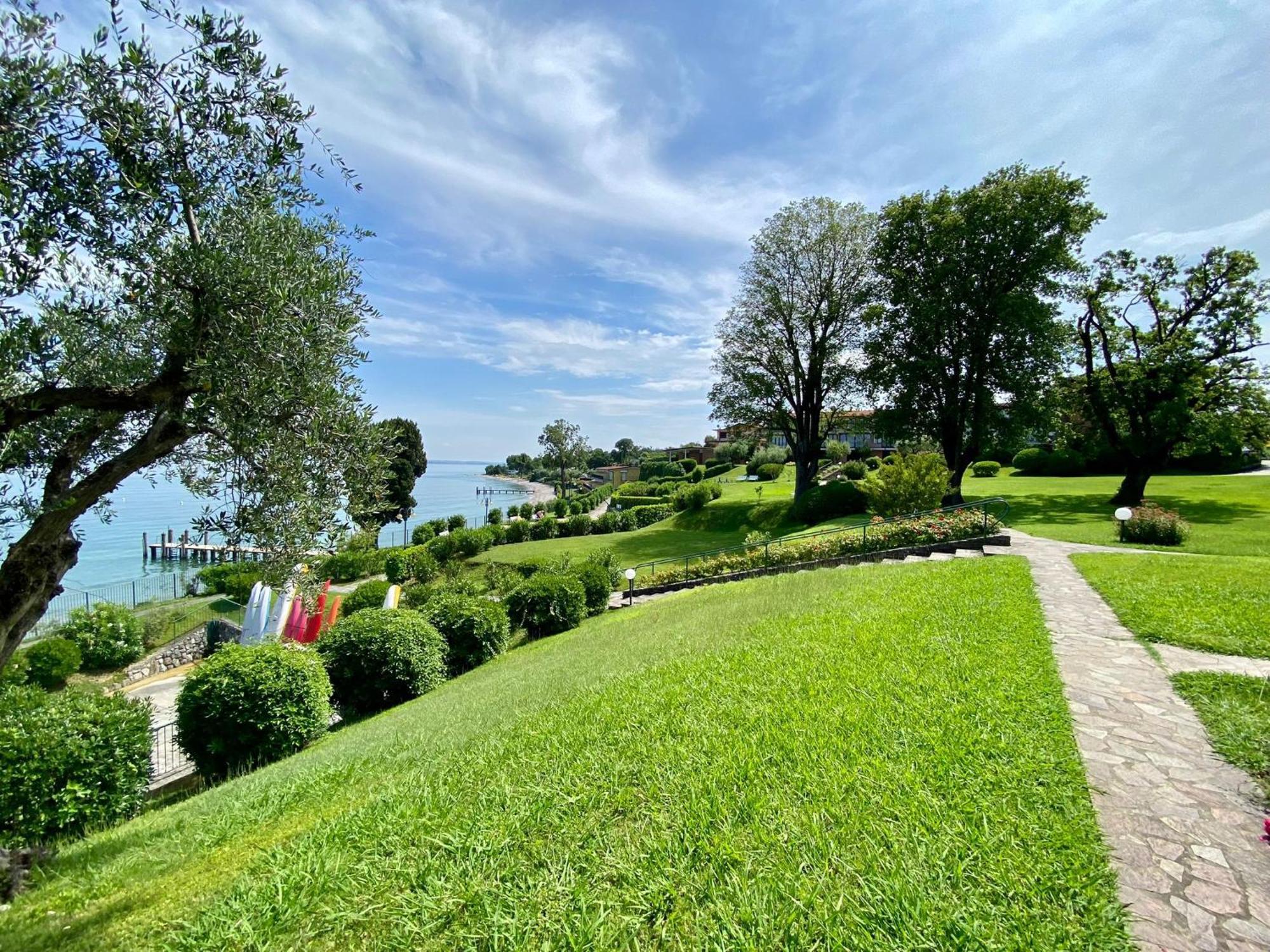 Front Lake Amazing View Manerba del Garda Extérieur photo
